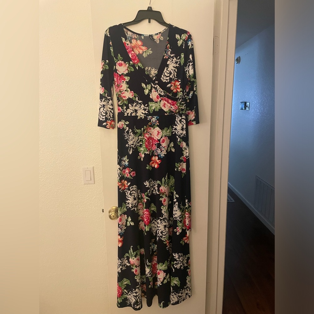 Floral, maxi, 3/4 length sleeves.